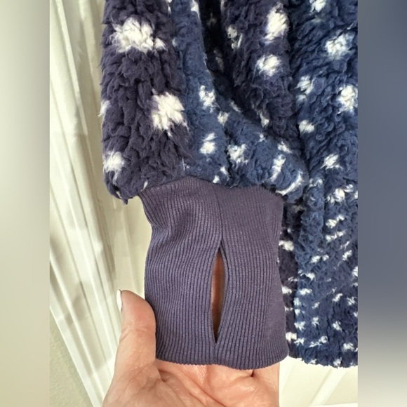 Bumblebella by Jill Martin Petite XL/1X Sherpa Shawl Lounger Navy Snow Leopard - Picture 7 of 9